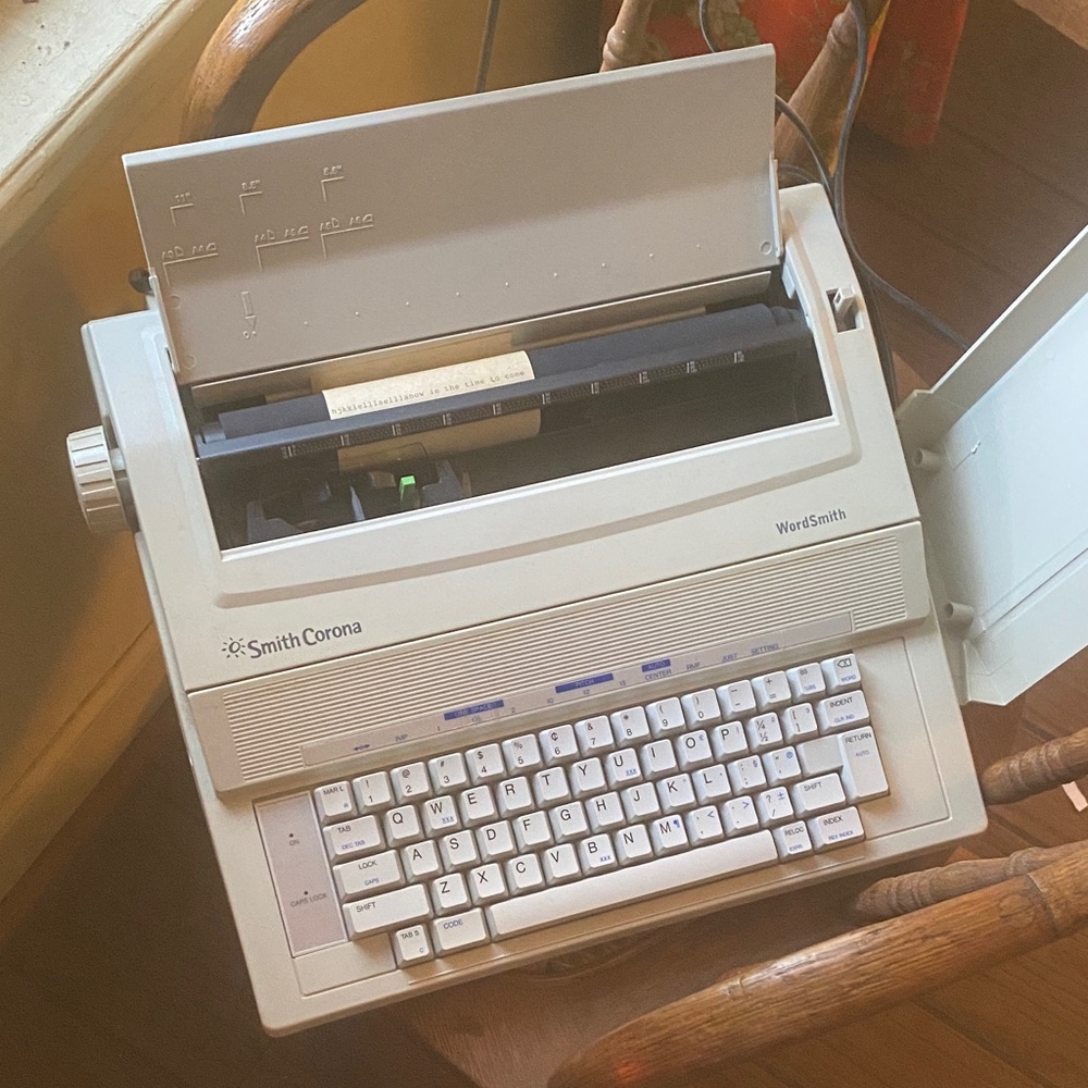 WordSmith Typewriter - Working - with carrying handle